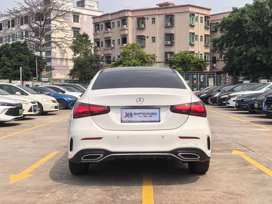 Mercedes-Benz A-Class 2023 A 200 L Fashion Edition - zdjęcie 4