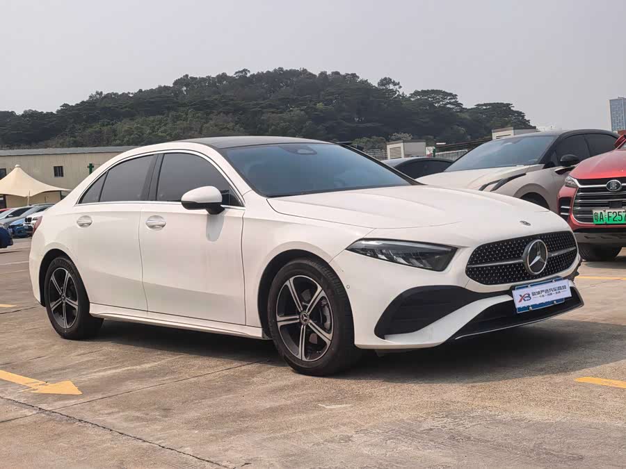Mercedes-Benz A-Class 2023 A 200 L Fashion Edition - zdjęcie 5