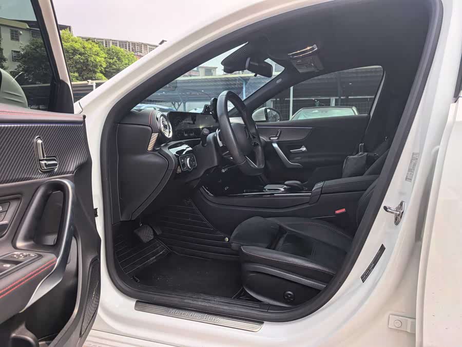 Mercedes-Benz A-Class 2023 A 200 L Fashion Edition - zdjęcie 10