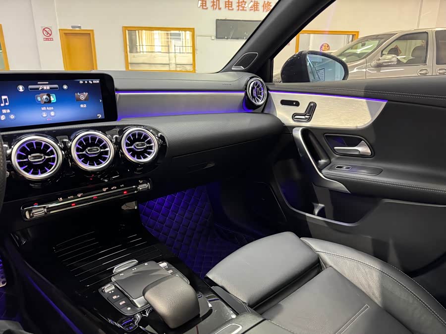 Mercedes-Benz A-Class AMG 2024 AMG A 35 L 4MATIC - zdjęcie 12