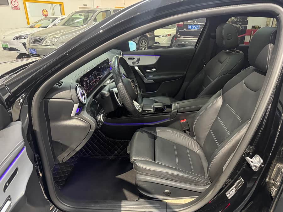 Mercedes-Benz A-Class AMG 2024 AMG A 35 L 4MATIC - zdjęcie 16