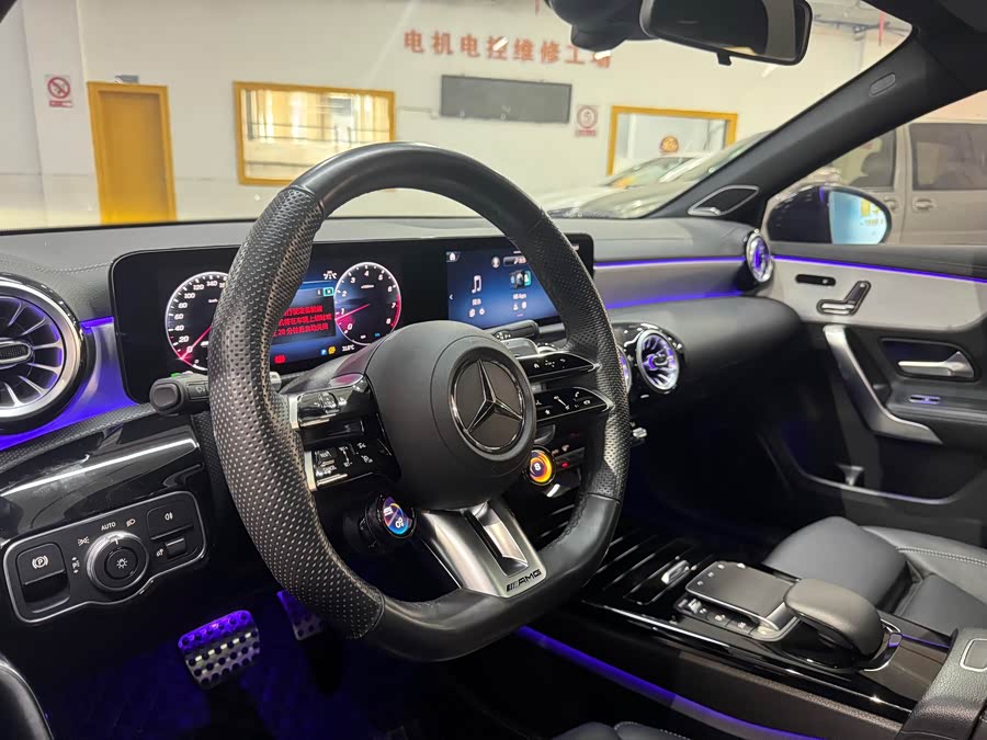 Mercedes-Benz A-Class AMG 2024 AMG A 35 L 4MATIC - zdjęcie 17