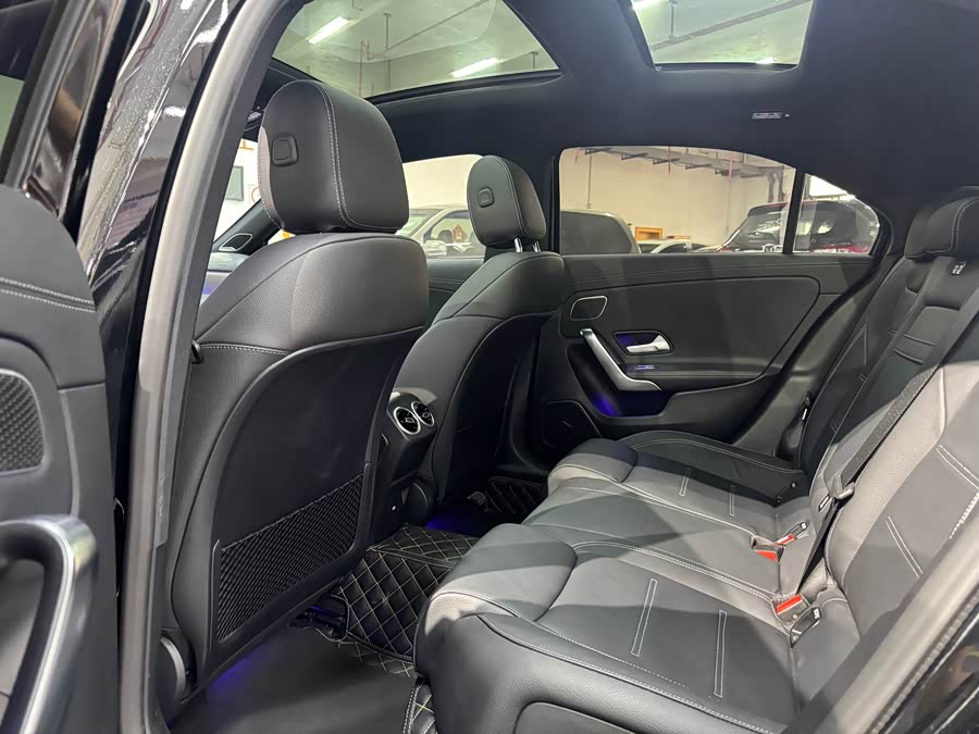 Mercedes-Benz A-Class AMG 2024 AMG A 35 L 4MATIC - zdjęcie 18
