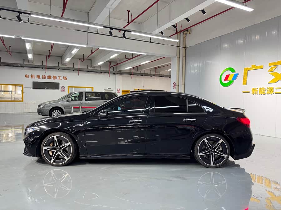 Mercedes-Benz A-Class AMG 2024 AMG A 35 L 4MATIC - zdjęcie 4