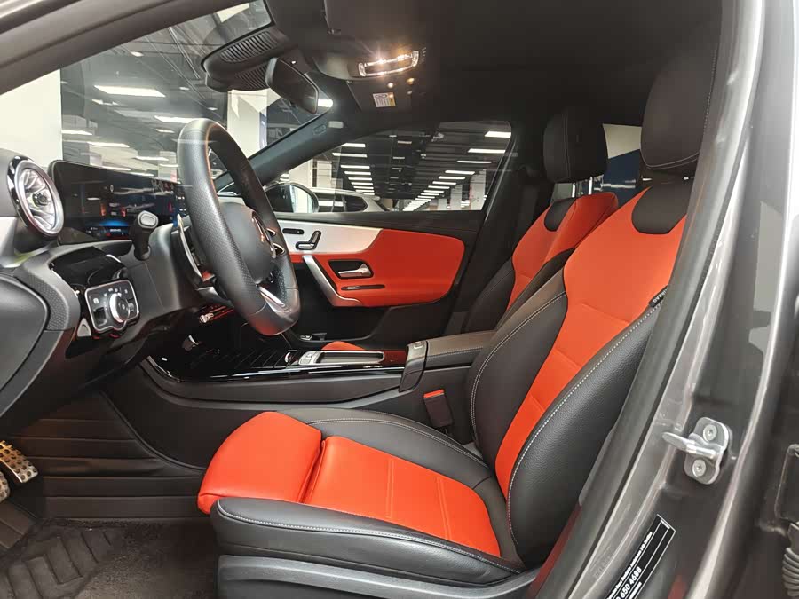 Mercedes-Benz A-Class AMG 2025 AMG A 35 L 4MATIC - zdjęcie 13