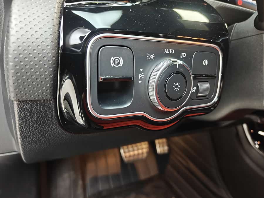 Mercedes-Benz A-Class AMG 2025 AMG A 35 L 4MATIC - zdjęcie 16