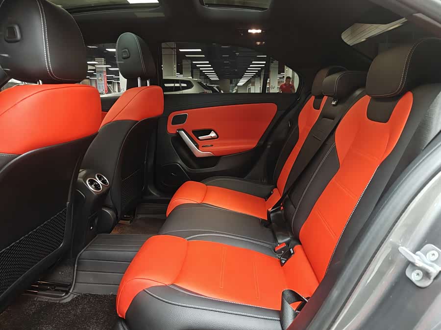Mercedes-Benz A-Class AMG 2025 AMG A 35 L 4MATIC - zdjęcie 5