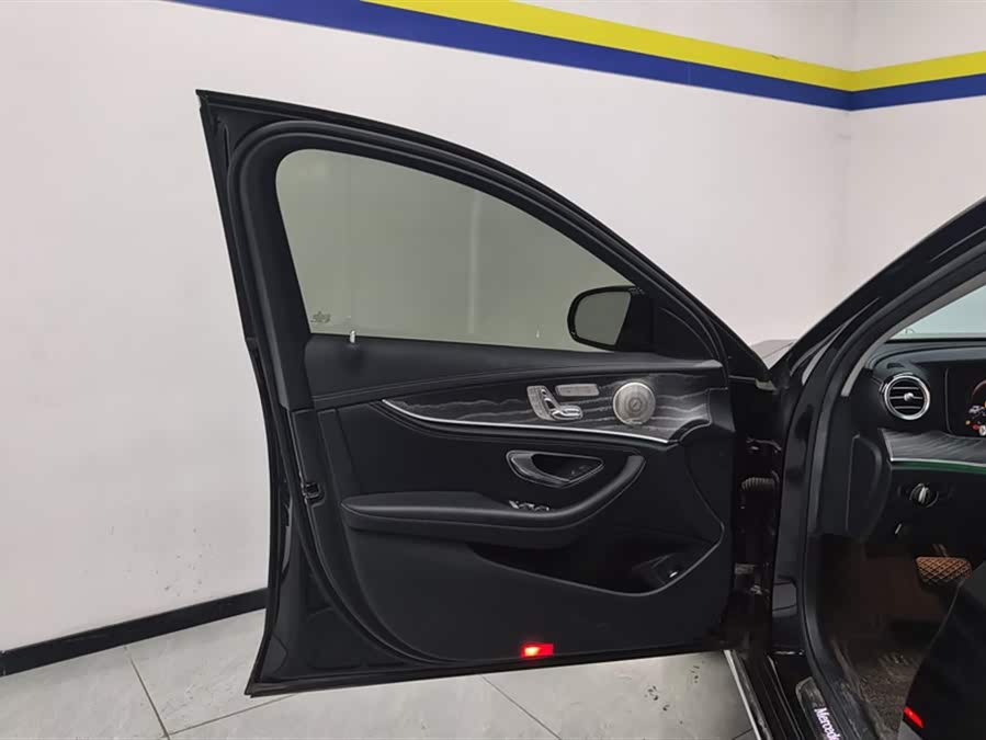 Mercedes-Benz E-Class 2023 Facelift E 300 L Luxury - zdjęcie 7