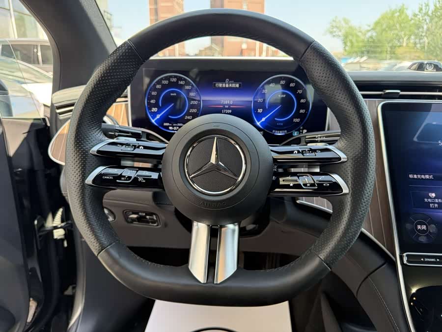 Mercedes-Benz EQE 2022 350 Luxury Edition - zdjęcie 13