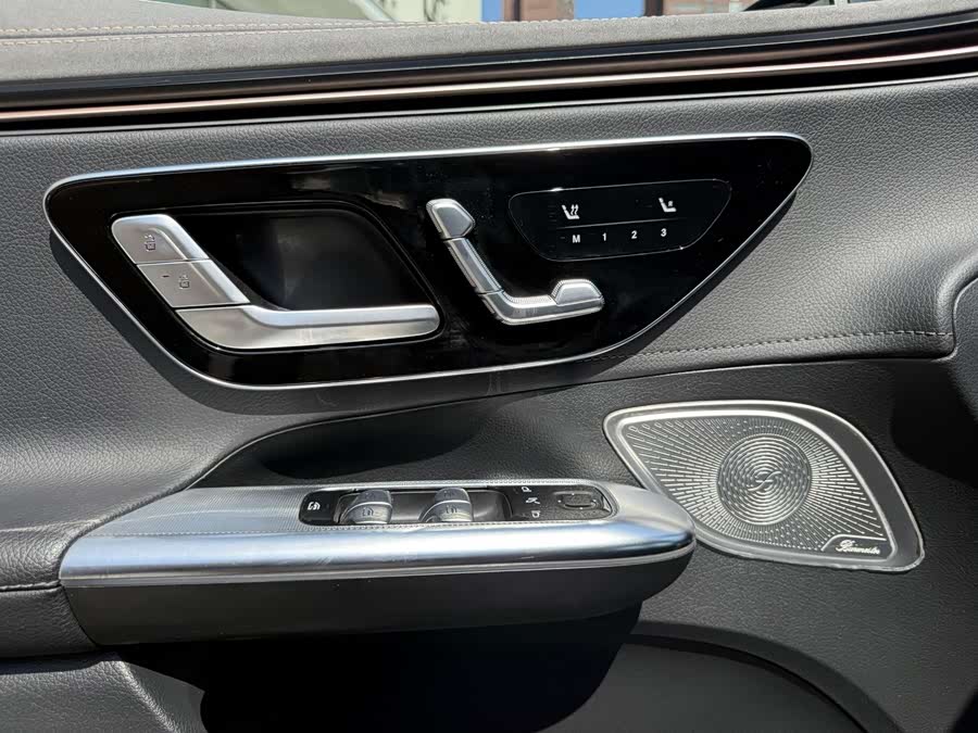 Mercedes-Benz EQE 2022 350 Luxury Edition - zdjęcie 15