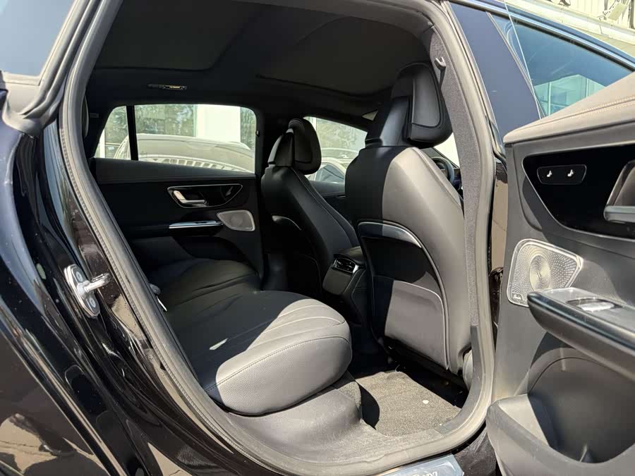Mercedes-Benz EQE 2022 350 Luxury Edition - zdjęcie 10