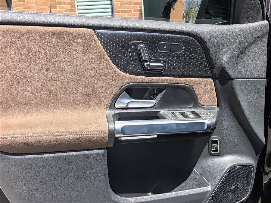 Mercedes-Benz GLB AMG 2024 AMG GLB 35 4MATIC - zdjęcie 17
