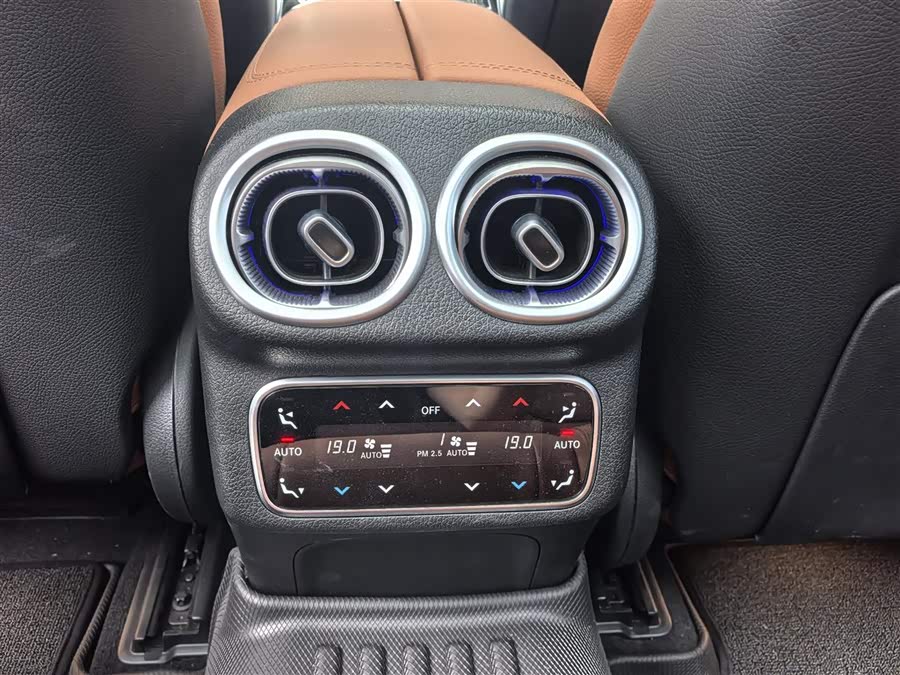 Mercedes-Benz GLC 2023 GLC 300 L 4MATIC Luxury 5-seater - zdjęcie 19