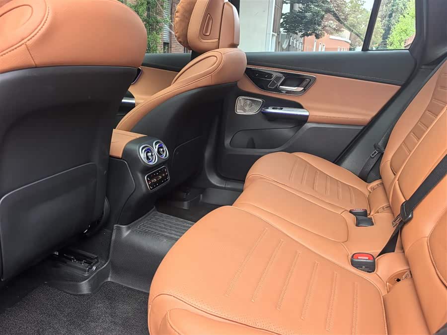 Mercedes-Benz GLC 2023 GLC 300 L 4MATIC Luxury 5-seater - zdjęcie 8