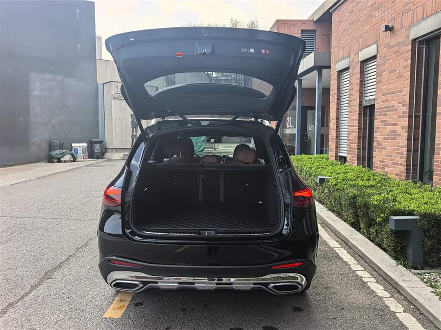 Mercedes-Benz GLC 2023 GLC 300 L 4MATIC Luxury 5-seater - zdjęcie 10