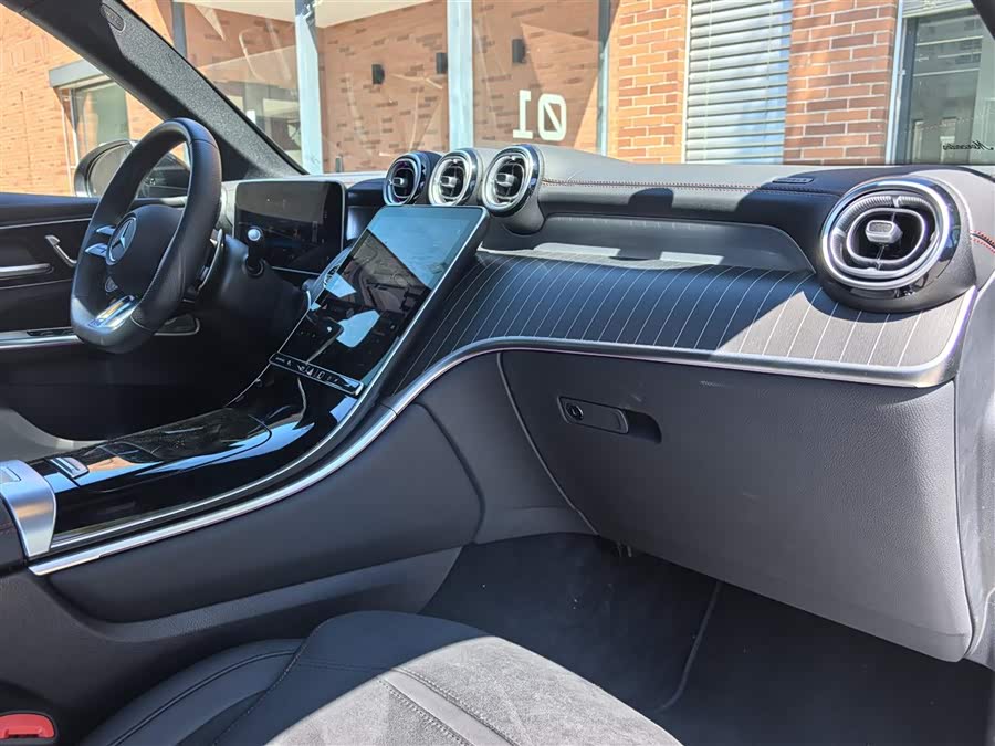 Mercedes-Benz GLC AMG 2025 AMG GLC 43 4MATIC - zdjęcie 17