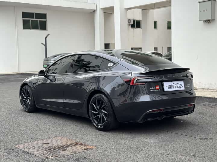 Model 3 2025 High Performance AWD - zdjęcie 18