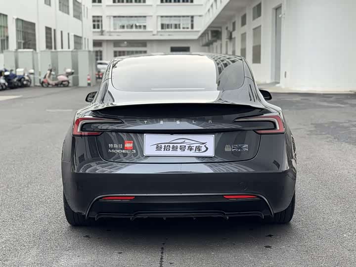 Model 3 2025 High Performance AWD - zdjęcie 19