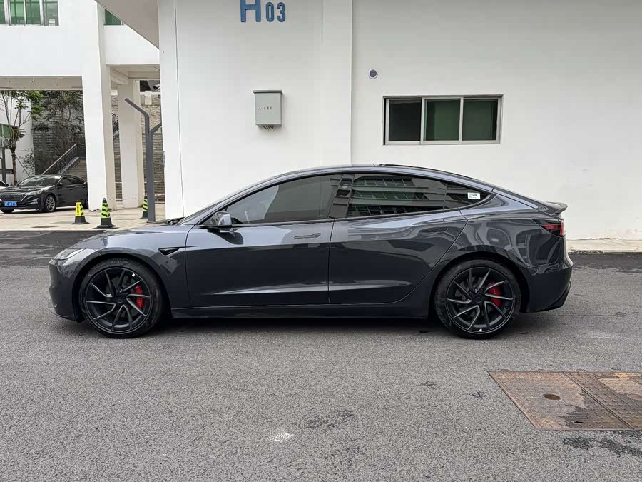 Model 3 2025 High Performance AWD - zdjęcie 4