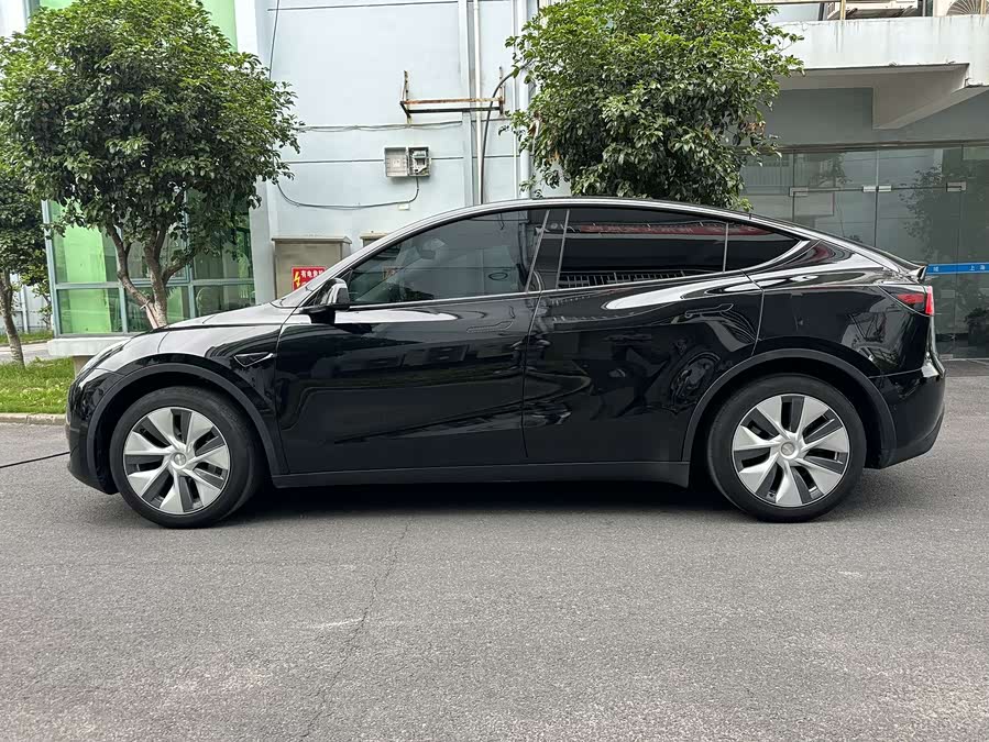 Model Y 2022 Facelift RWD - zdjęcie 2