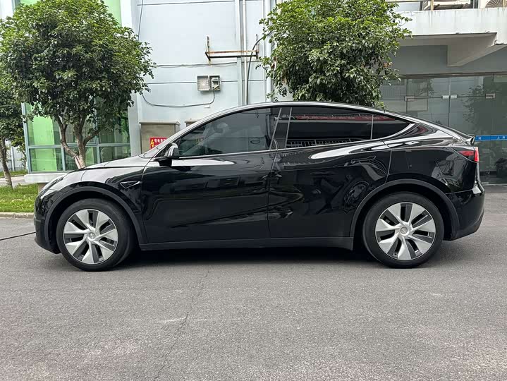 Model Y 2022 Facelift RWD - zdjęcie 14