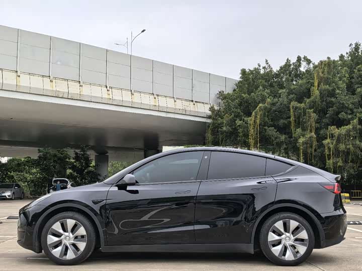 Model Y 2022 Facelift RWD - zdjęcie 15