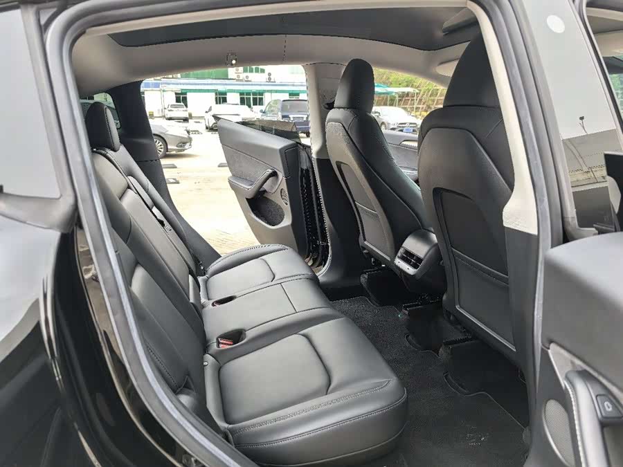 Model Y 2022 Facelift RWD - zdjęcie 9