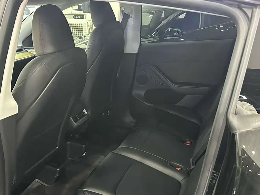 Model Y 2022 RWD - zdjęcie 4