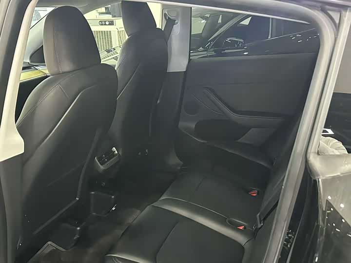 Model Y 2022 RWD - zdjęcie 10