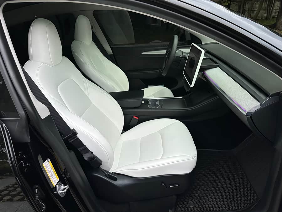 Model Y 2024 RWD - zdjęcie 11