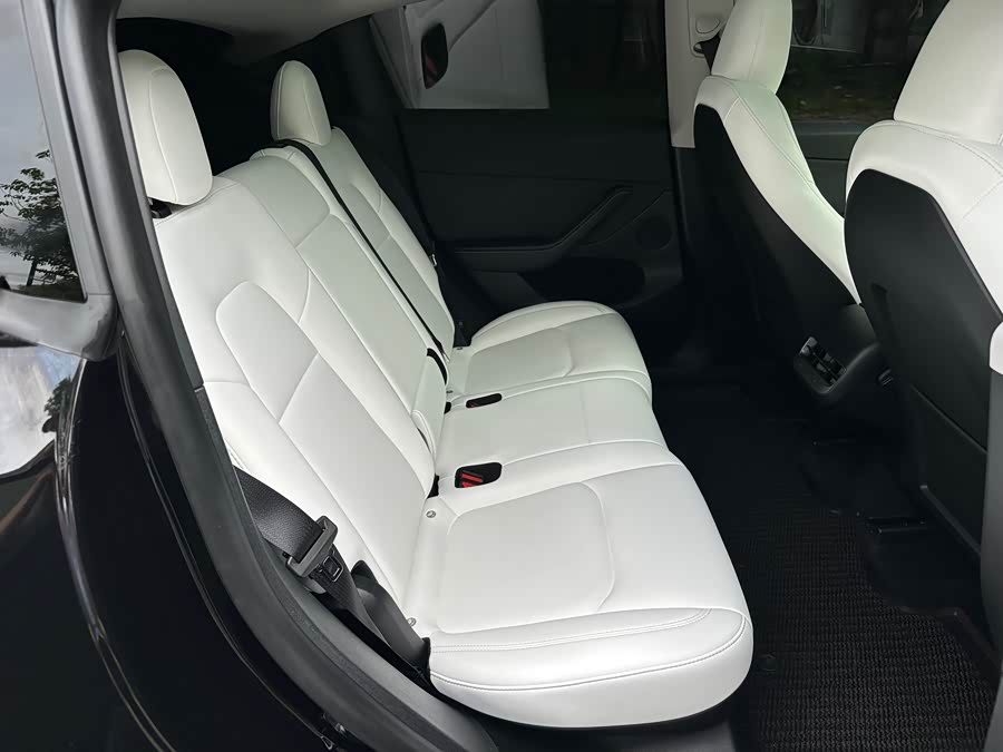 Model Y 2024 RWD - zdjęcie 12