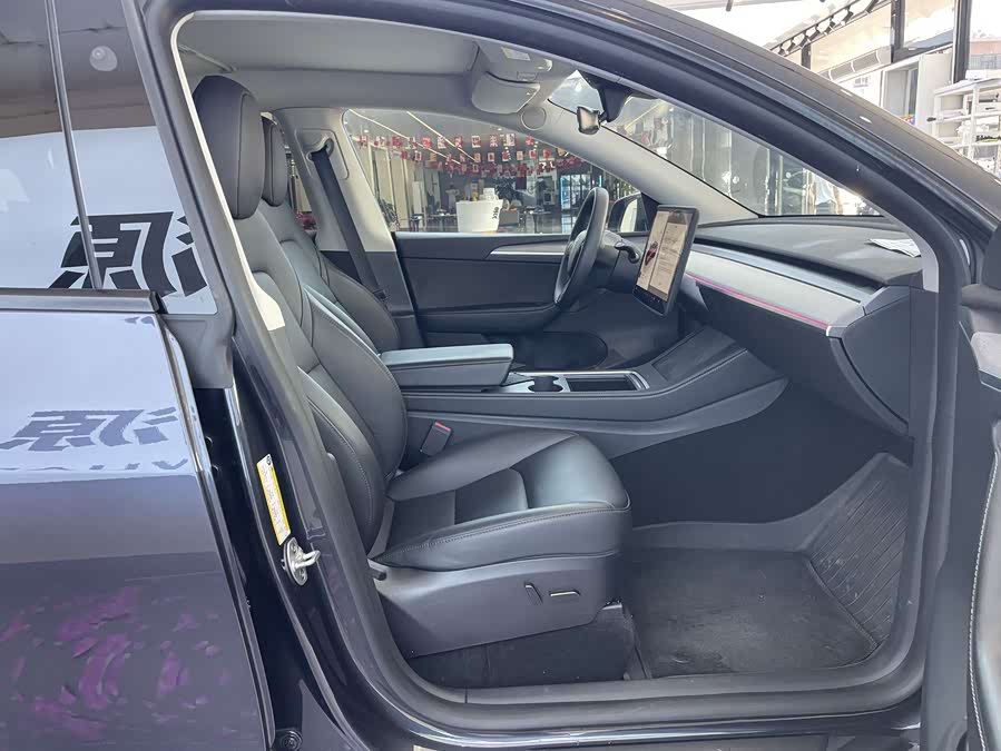 Model Y 2024 RWD - zdjęcie 15