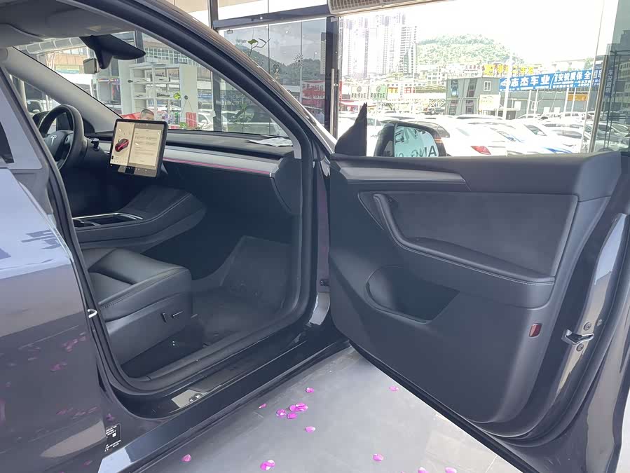 Model Y 2024 RWD - zdjęcie 17