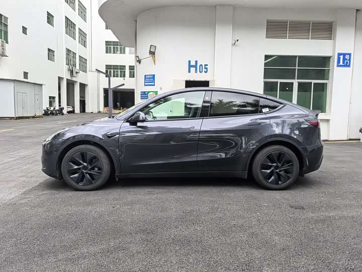 Model Y 2024 RWD - zdjęcie 18
