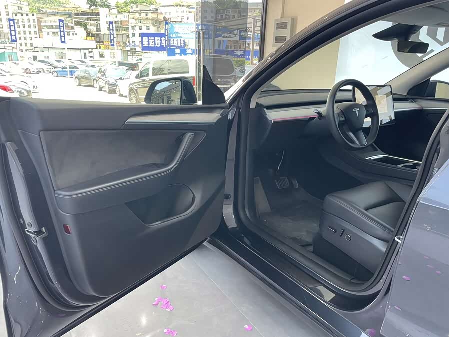 Model Y 2024 RWD - zdjęcie 4
