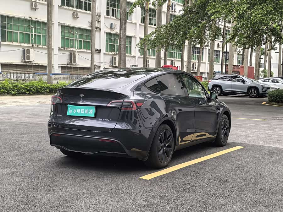 Model Y 2024 RWD - zdjęcie 7