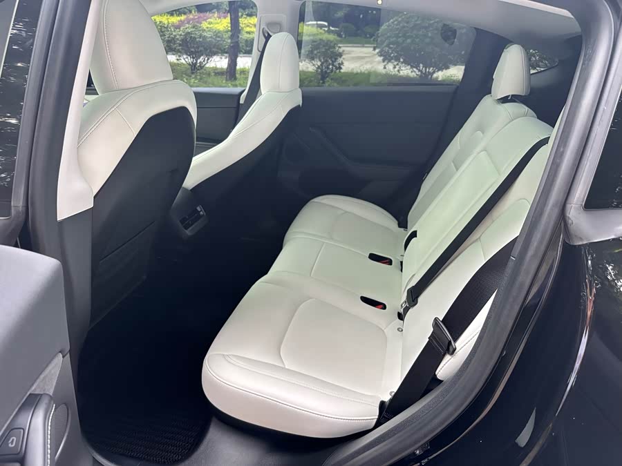 Model Y 2024 RWD - zdjęcie 9