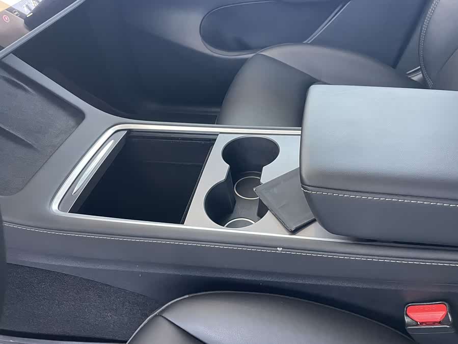 Model Y 2024 RWD - zdjęcie 9