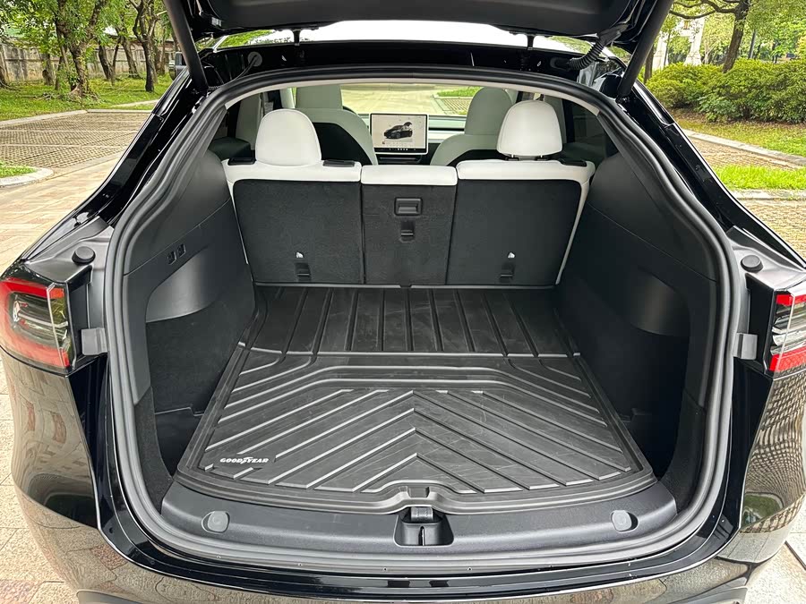Model Y 2024 RWD - zdjęcie 10
