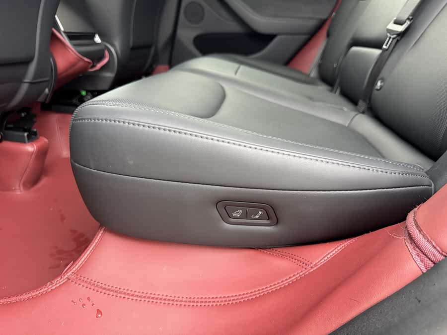 Model Y 2025 Long Range All-Wheel Drive First Edition - zdjęcie 18