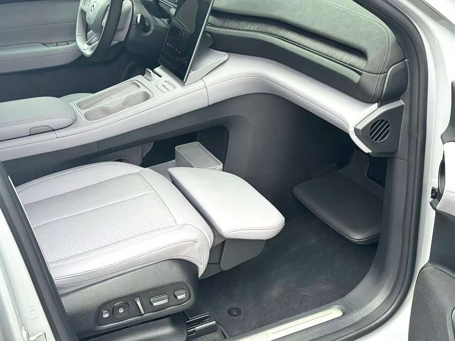 NIO EC6 2024 75kWh - zdjęcie 5