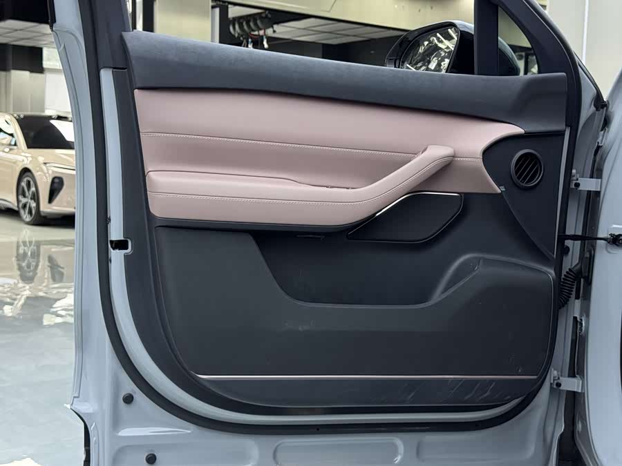 NIO EC6 2024 75kWh - zdjęcie 6