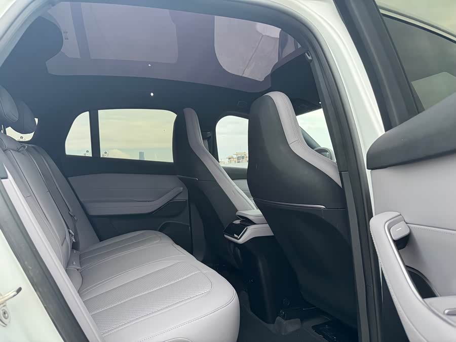 NIO EC6 2024 75kWh - zdjęcie 9