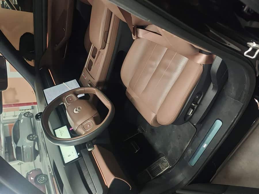 NIO ES8 2023 75kWh Executive - zdjęcie 17