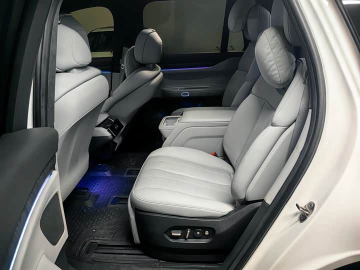 NIO ES8 2024 75kWh Executive Edition - zdjęcie 18