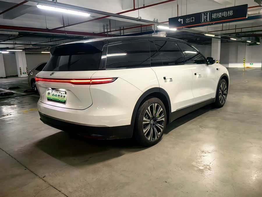 NIO ES8 2024 75kWh Executive Edition - zdjęcie 5