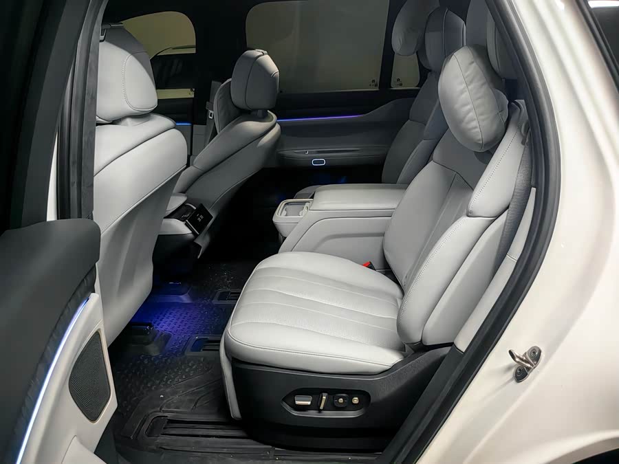 NIO ES8 2024 75kWh Executive Edition - zdjęcie 9