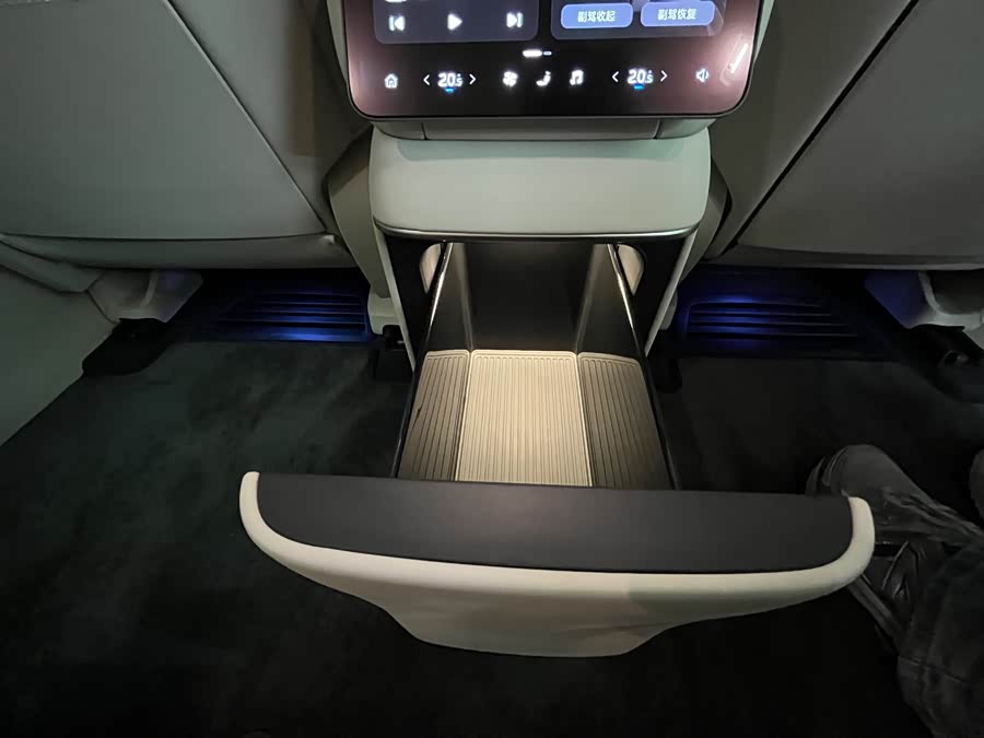NIO ES8 2026 6-Seater Executive Luxury - zdjęcie 11