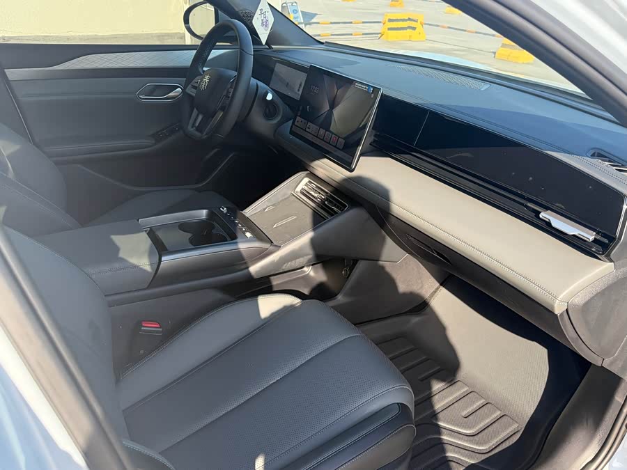 Qin L 2025 EV 545KM Super - zdjęcie 10