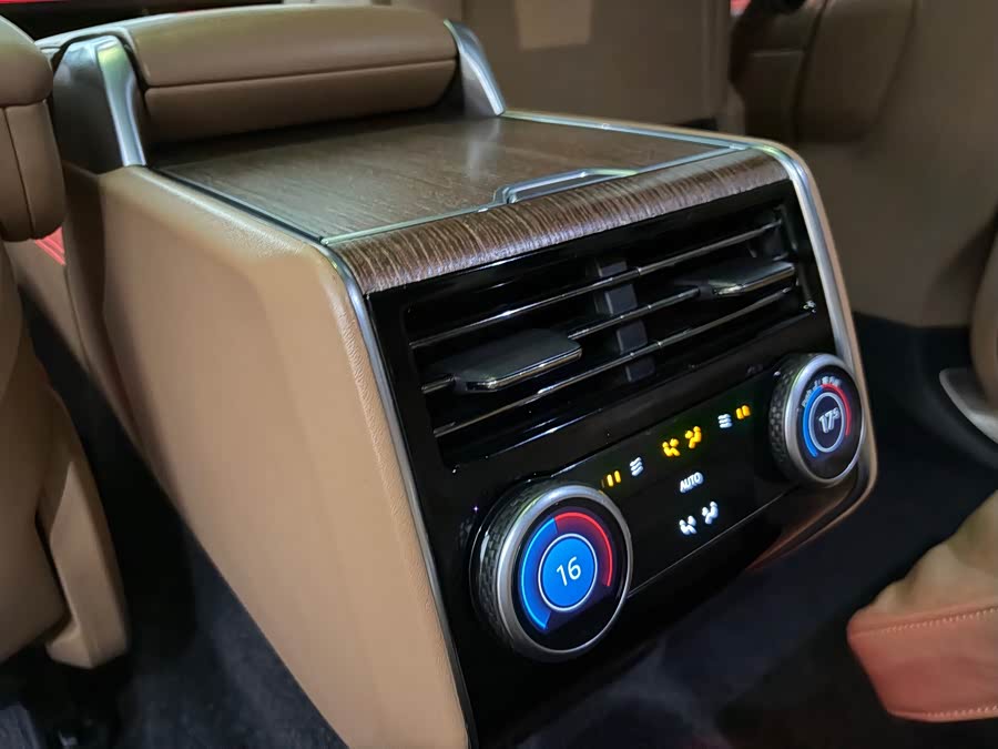 Range Rover 2023 3.0 L6 400PS Exemplary Long Version - zdjęcie 18